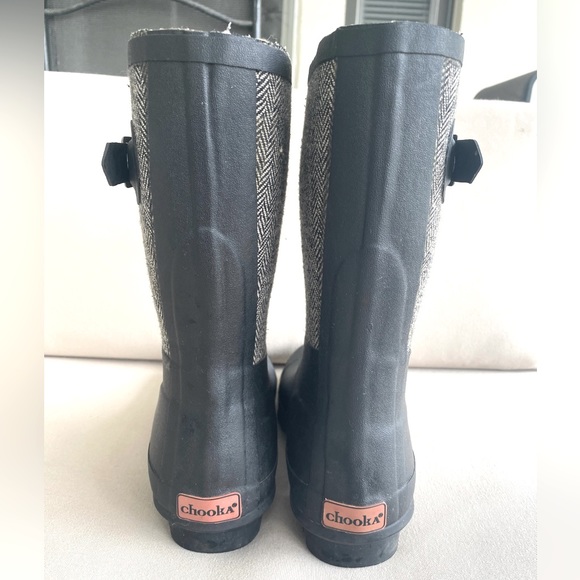 Chooka | Matte Black & Herringbone Mid-Rise Rain Boot - Picture 5 of 11